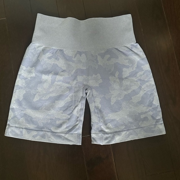 NVGTN Periwinkle Camo Seamless Women's Shorts | S | Like New | SOLD OUT 💜 - Picture 2 of 10